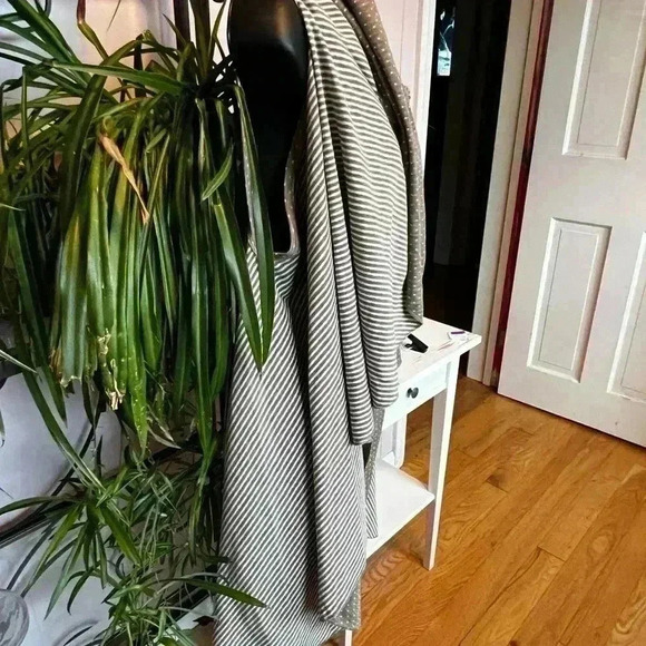 Reversible Sleeveless High-low Cardigan Stripes or Dots Khaki One Size Fits All - Picture 4 of 5